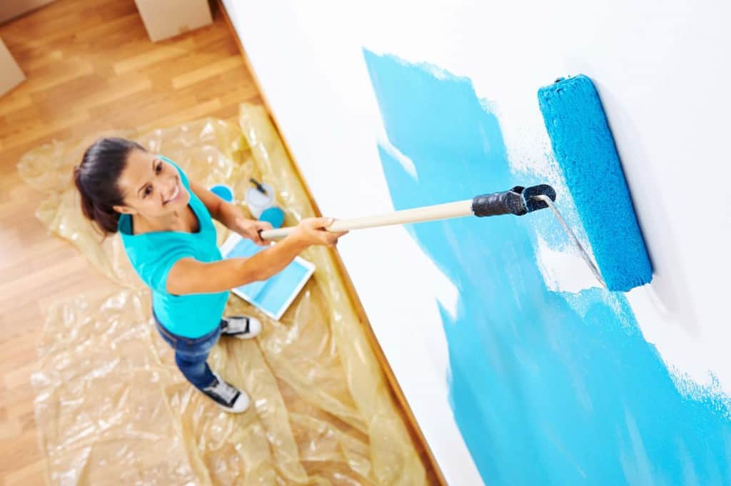 How to Paint Walls & Ceilings | HomeTips