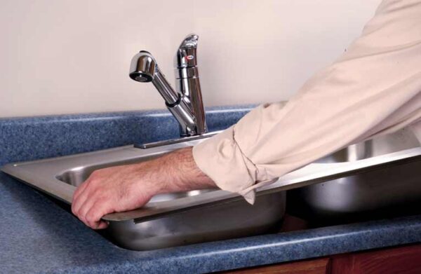 install kitchen sink faucet putty