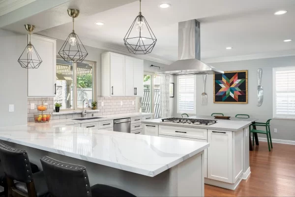 White cabinets harmonize with this kitchen’s all-white theme. 